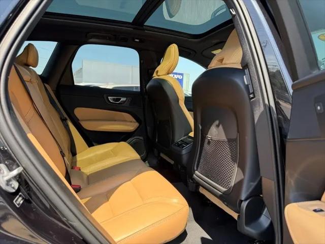 2024 Volvo XC60 B5 Ultimate Dark Theme