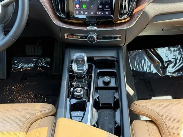 2024 Volvo XC60 B5 Ultimate Dark Theme