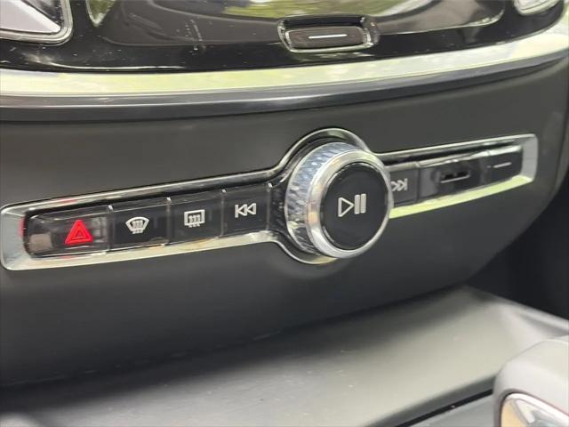 2024 Volvo S60 B5 Core Dark Theme