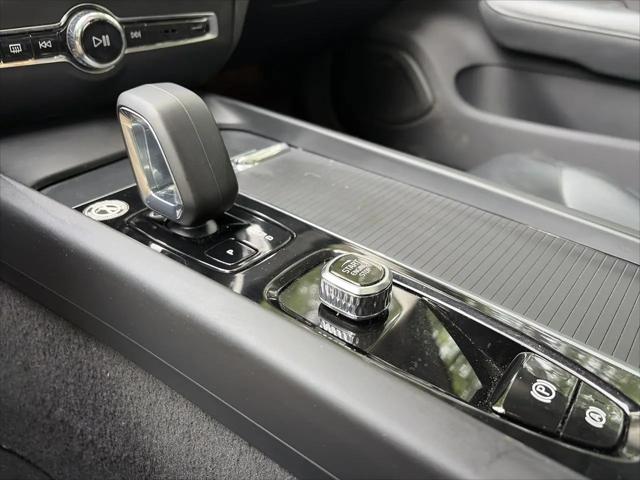 2024 Volvo S60 B5 Core Dark Theme