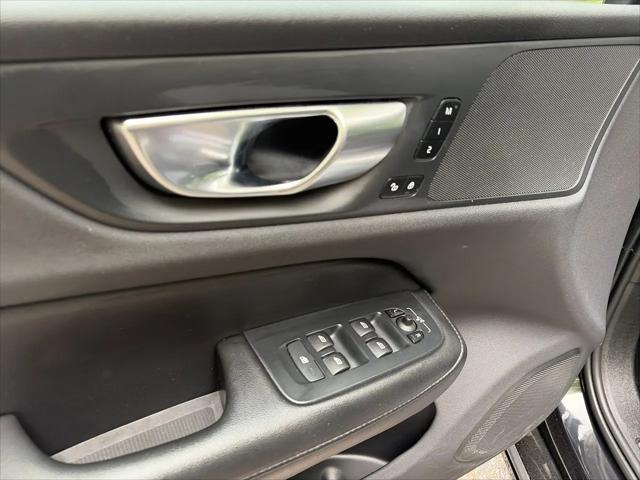 2024 Volvo S60 B5 Core Dark Theme