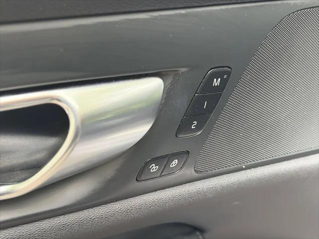 2024 Volvo S60 B5 Core Dark Theme