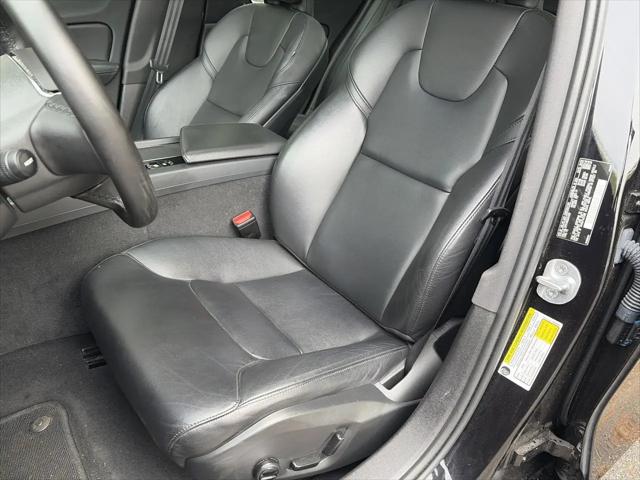 2024 Volvo S60 B5 Core Dark Theme