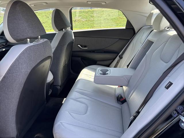 2025 Hyundai Elantra Hybrid Limited