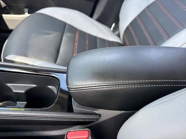 2024 Nissan Kicks SR Xtronic CVT