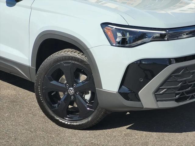 2026 Volkswagen Taos SE Black