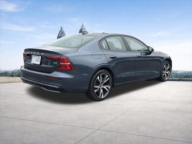 2024 Volvo S60 B5 Core Dark Theme