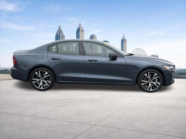 2024 Volvo S60 B5 Core Dark Theme