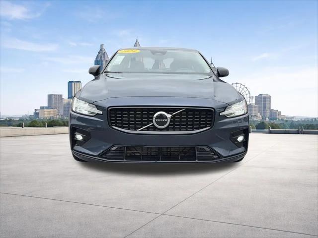 2024 Volvo S60 B5 Core Dark Theme