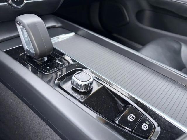 2024 Volvo S60 B5 Core Dark Theme
