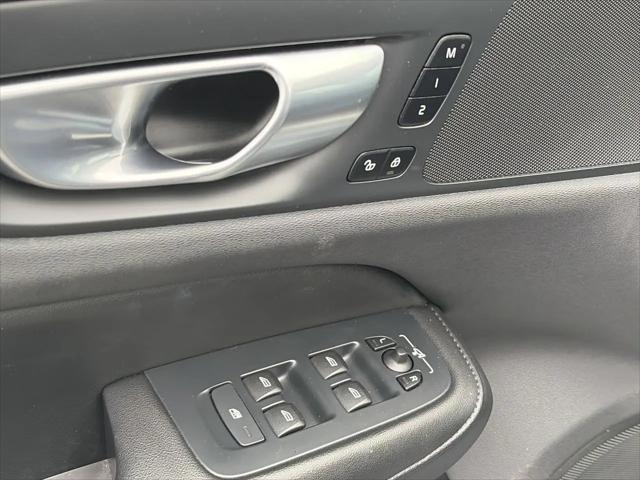 2024 Volvo S60 B5 Core Dark Theme