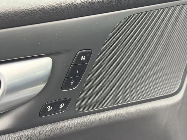 2024 Volvo S60 B5 Core Dark Theme
