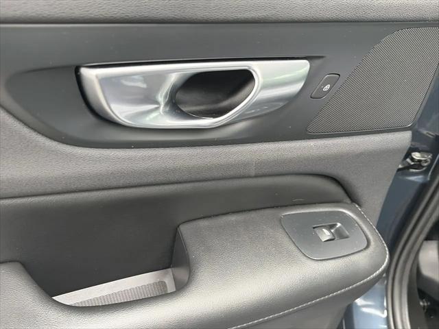 2024 Volvo S60 B5 Core Dark Theme