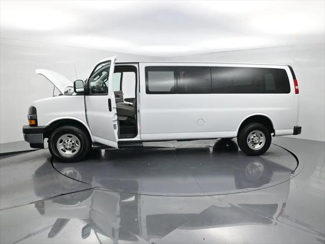 2023 Chevrolet Express Passenger RWD 3500 Extended Wheelbase LT