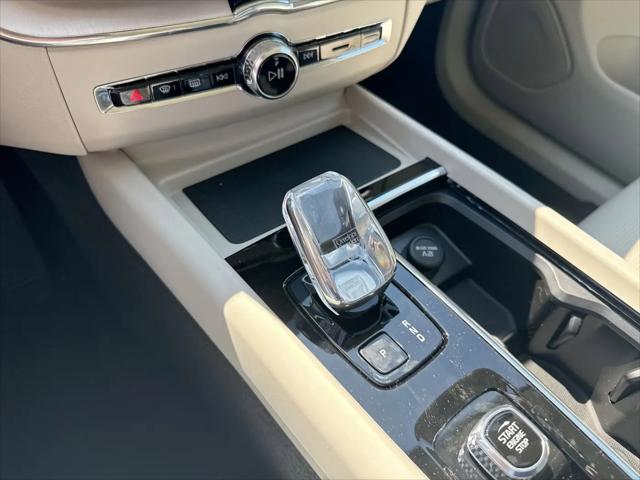 2026 Volvo XC60 Plug-In Hybrid Ultra, T8 AWD Electric/Gasoline, Dark