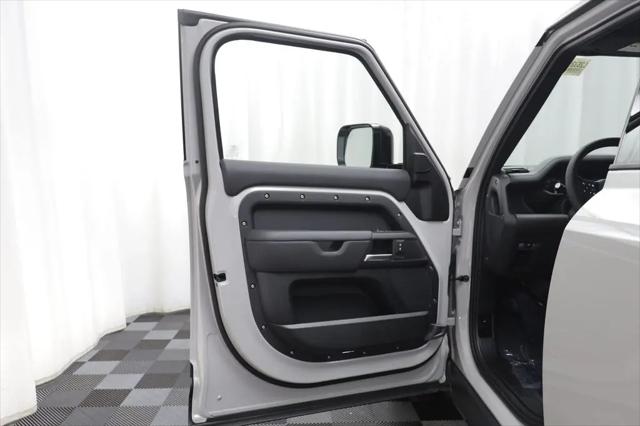 2026 Land Rover Defender P400 X-Dynamic SE