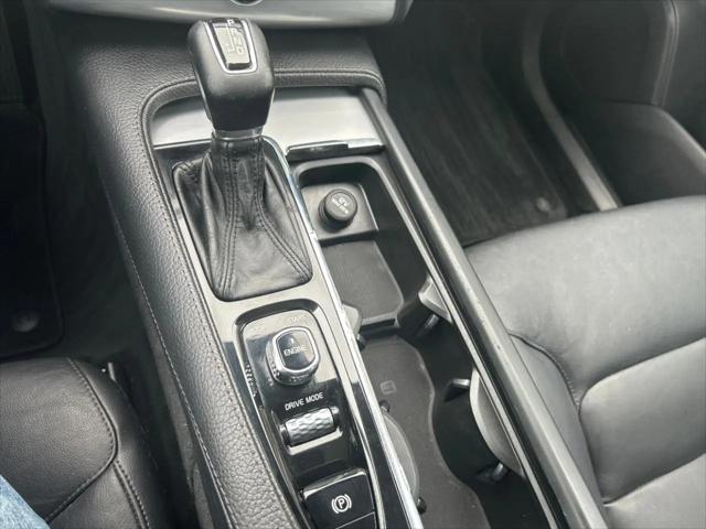 2016 Volvo XC90 T5 Momentum