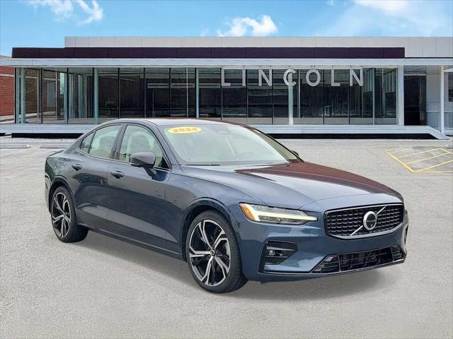 2024 Volvo S60 B5 Plus Dark Theme