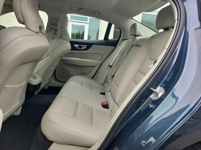 2024 Volvo S60 B5 Plus Dark Theme