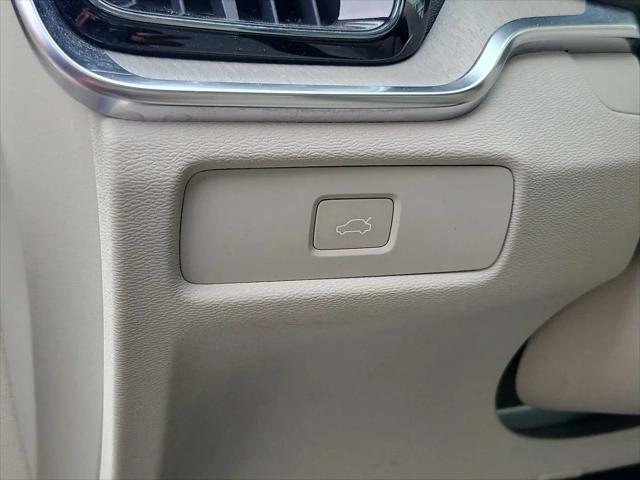 2024 Volvo S60 B5 Plus Dark Theme
