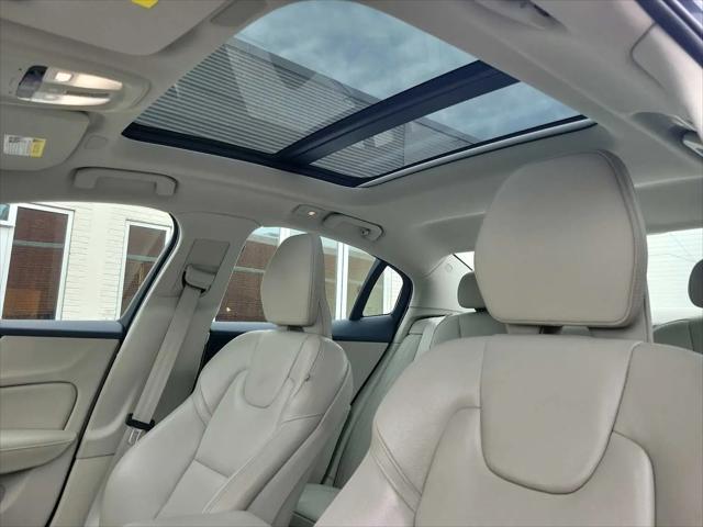 2024 Volvo S60 B5 Plus Dark Theme