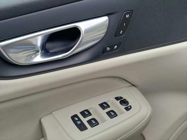 2024 Volvo S60 B5 Plus Dark Theme