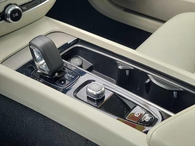 2024 Volvo S60 B5 Plus Dark Theme