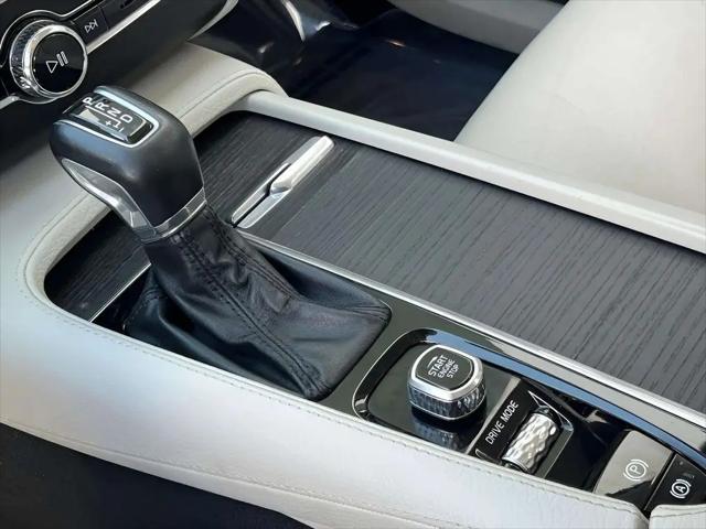 2020 Volvo XC90 T6 Momentum 7 Passenger