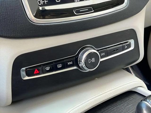 2020 Volvo XC90 T6 Momentum 7 Passenger