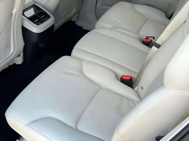 2020 Volvo XC90 T6 Momentum 7 Passenger