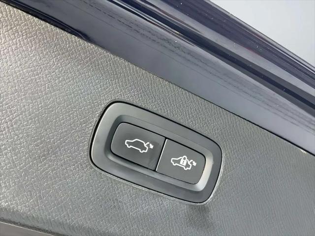 2020 Volvo XC90 T6 Momentum 7 Passenger