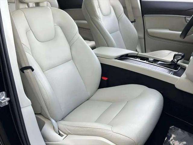 2020 Volvo XC90 T6 Momentum 7 Passenger