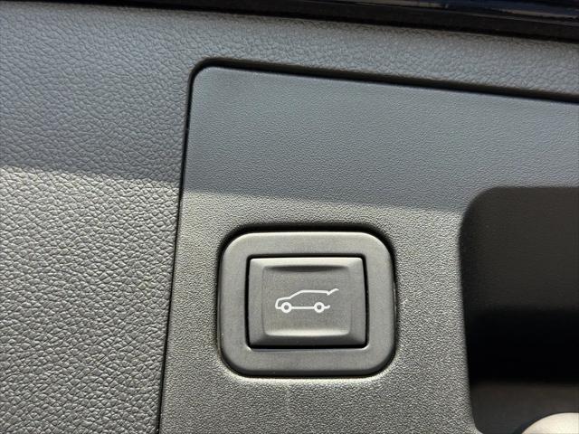 2025 Cadillac XT4 FWD Premium Luxury
