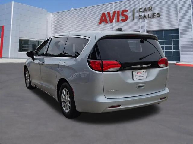 2023 Chrysler Voyager LX