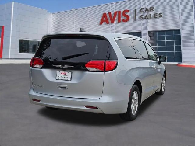 2023 Chrysler Voyager LX