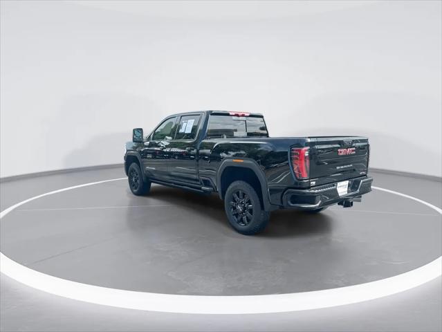 2025 GMC Sierra 2500HD 4WD Crew Cab Standard Bed AT4