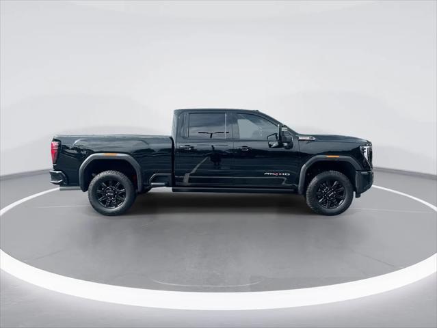 2025 GMC Sierra 2500HD 4WD Crew Cab Standard Bed AT4