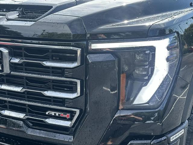2025 GMC Sierra 2500HD 4WD Crew Cab Standard Bed AT4