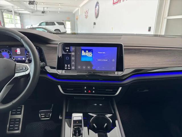 2025 Volkswagen Atlas 2.0T SEL Premium R-Line