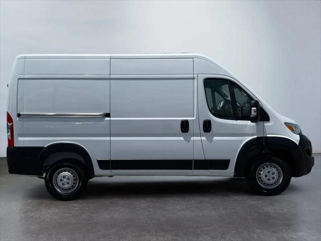 2025 Ram ProMaster 2500 Cargo Van Tradesman High Roof 136" WB w/Pass Seat