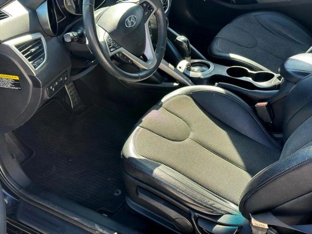 2012 Hyundai Veloster Base w/Black