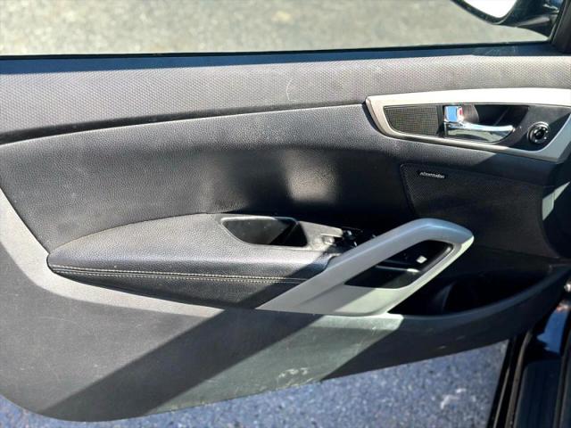 2012 Hyundai Veloster Base w/Black