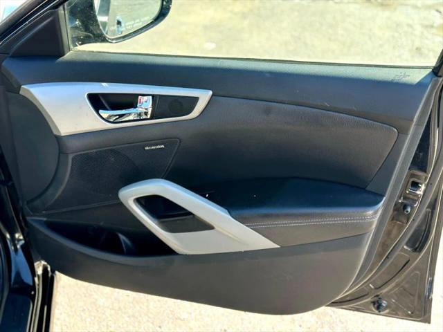 2012 Hyundai Veloster Base w/Black