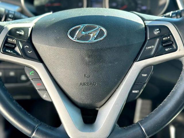 2012 Hyundai Veloster Base w/Black