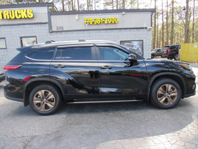 2023 Toyota Highlander Hybrid XLE Bronze