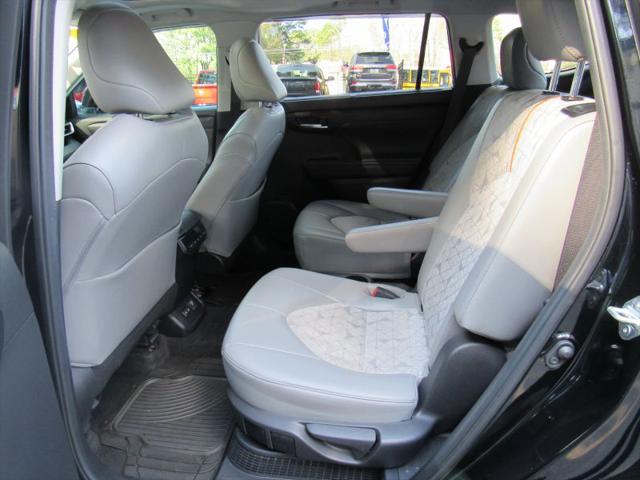 2023 Toyota Highlander Hybrid XLE Bronze
