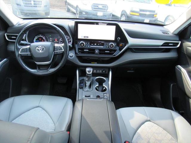 2023 Toyota Highlander Hybrid XLE Bronze