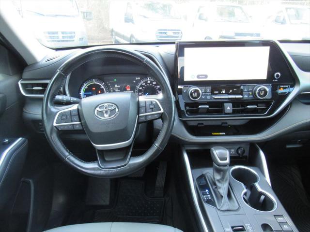 2023 Toyota Highlander Hybrid XLE Bronze
