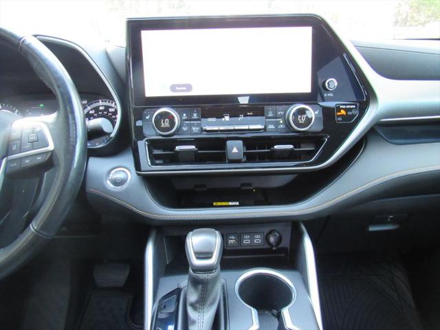 2023 Toyota Highlander Hybrid XLE Bronze