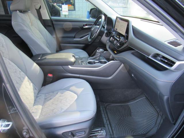 2023 Toyota Highlander Hybrid XLE Bronze